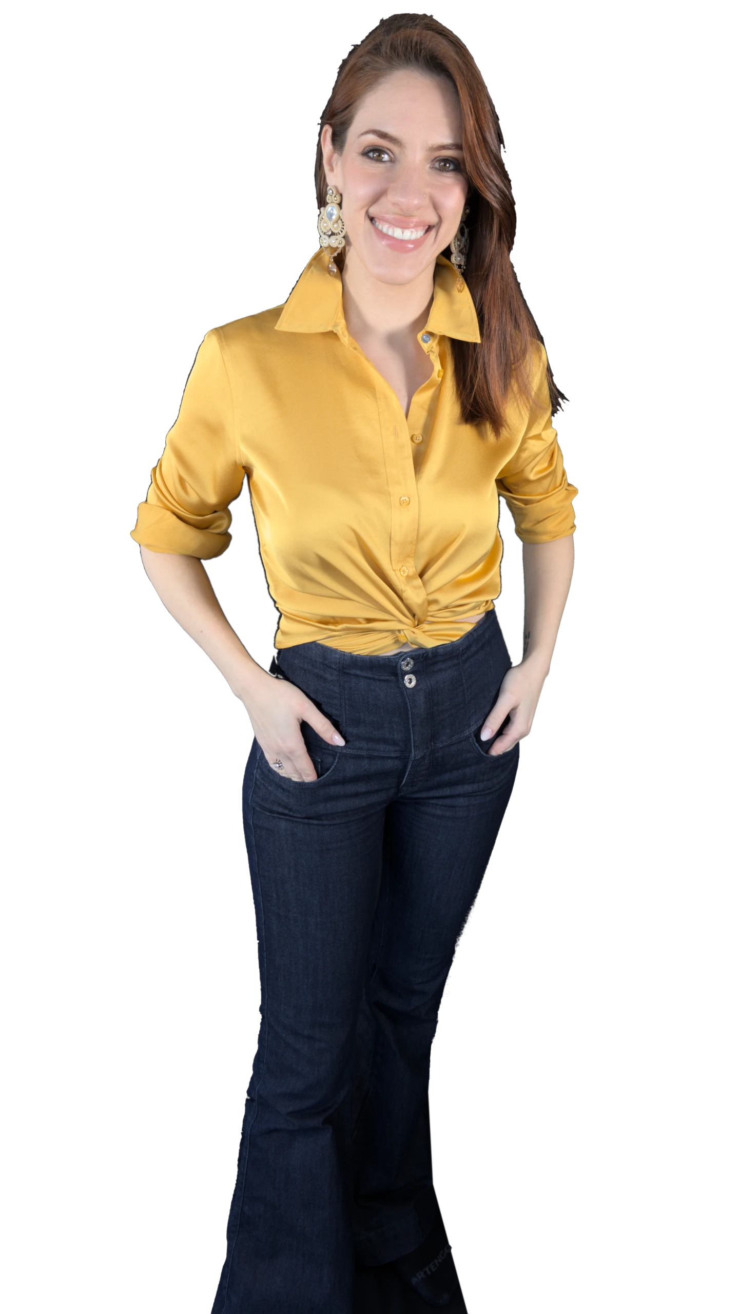 Portrait de Laura S. Urbina, artiste brodeuse et ingénieure aérospatiale, qui allie science et art dans son parcours créatif.